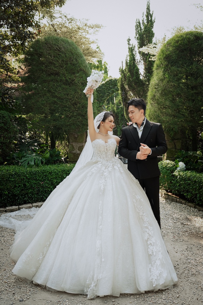 Phú Hòa và Gia Bảo bên bờ biển